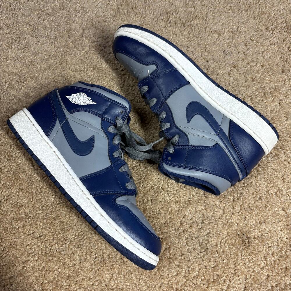 Nike Air Jordan 1 Mid 2012 Retro GEORGETOWN‎ 554725-006 Yankees Size 5Y No Box